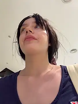 חדר צ'אט בשידור חי של MiaTee