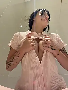 غرفة دردشة MiaTee المباشرة