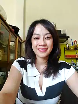 Baby-bigboobs2026 Adlı Modelin Canlı Sohbet Odası