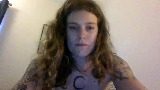 x-Lunax_x's Live Chat Room