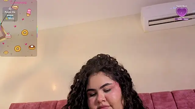 חדר צ'אט בשידור חי של LOU_22_