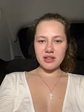 AsynaYuuki – Naživo chatovacia miestnosť