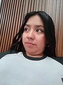 ZariahJeanes Adlı Modelin Canlı Sohbet Odası