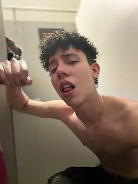 חדר צ'אט בשידור חי של yoursexyjose