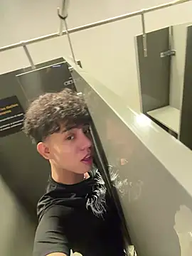 yoursexyjose's Webcam Show