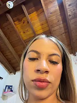 Mia_Rosee1 Adlı Modelin Canlı Sohbet Odası