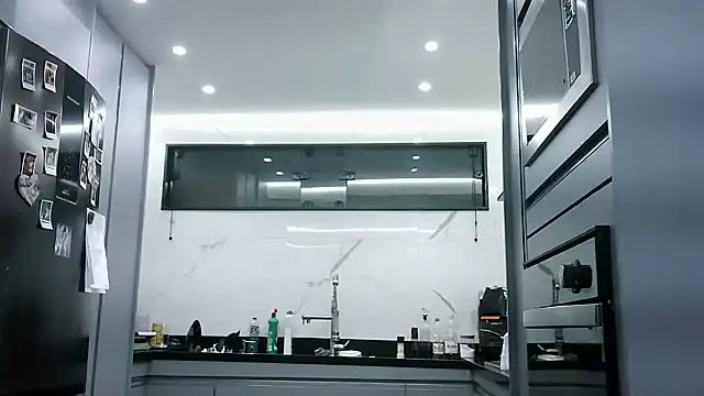 Laura_81 실시간 채팅방
