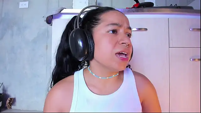 chiarafustox's Live Chat Room