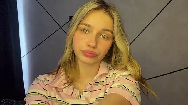 Živá chatovací místnost EarthaStinett