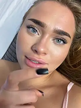MonicaWestt Adlı Modelin Canlı Sohbet Odası