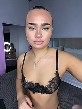 MonicaWestt Live Chatraum