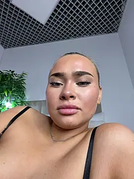 Chat soba uživo modela MonicaWestt