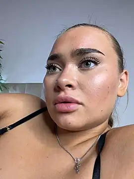Živá chatovací místnost MonicaWestt