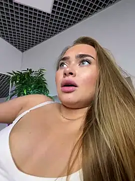 MonicaWestt webcam show