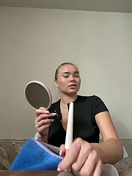 MonicaWestt 现场聊天室