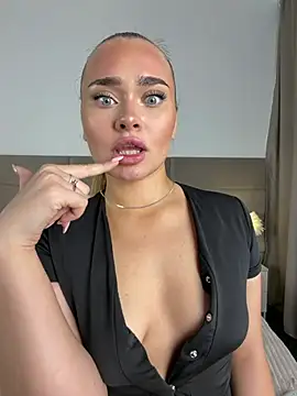 Sala de chat ao vivo de MonicaWestt