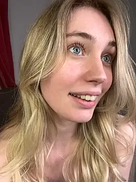 LovelyMiu Adlı Modelin Canlı Sohbet Odası