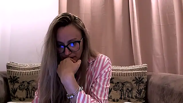 Nataly_Rosy's Live Chat Room