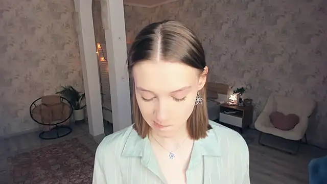 LianneBynon Adlı Modelin Canlı Sohbet Odası