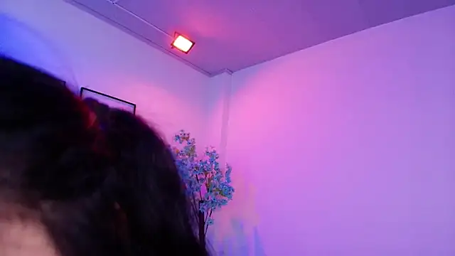 Maddie_T18's Live Chat Room