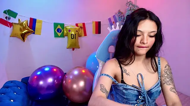 Maddie_T18's Live XXX Chat