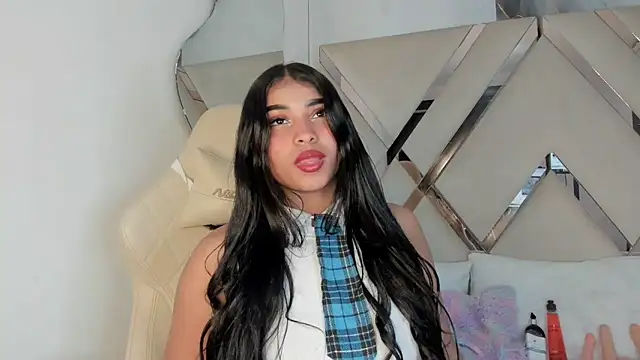 honeyhtx Adlı Modelin Canlı Sohbet Odası