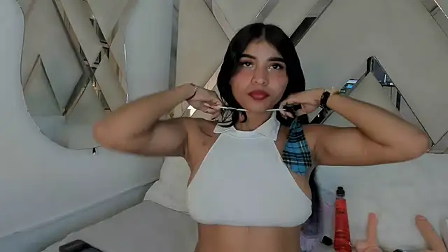 honeyhtx Adlı Modelin Canlı Sohbet Odası