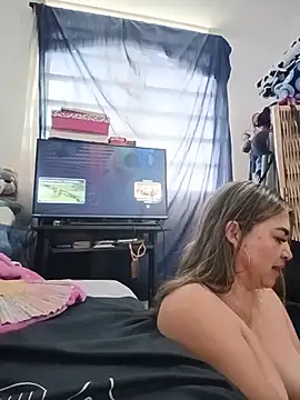 candy69-'s Live Chat Room