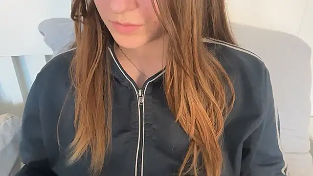 Lucyschickt чат на живо