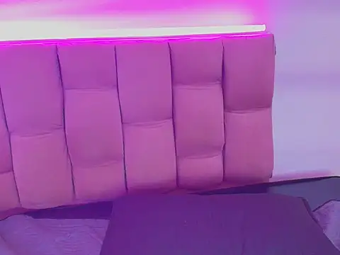 Melannyy__'s Live Chat Room