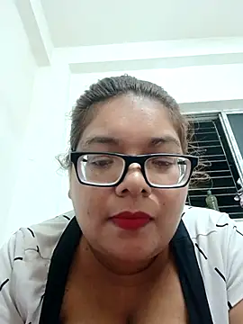 Elie_Hallway's Live Chat Room