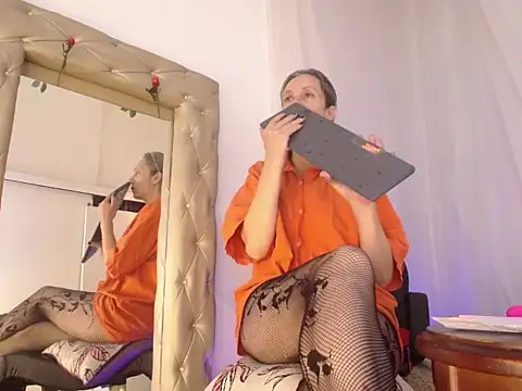 laurasofia45 чат на живо
