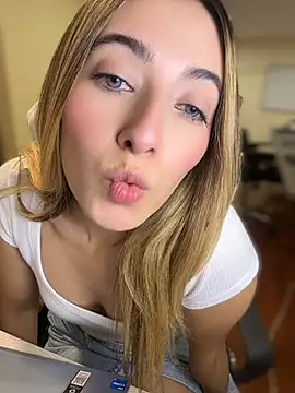 kloe__t18 Live chatroom