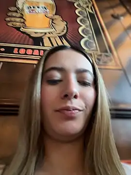 Sala de chat en directo de kloe__t18