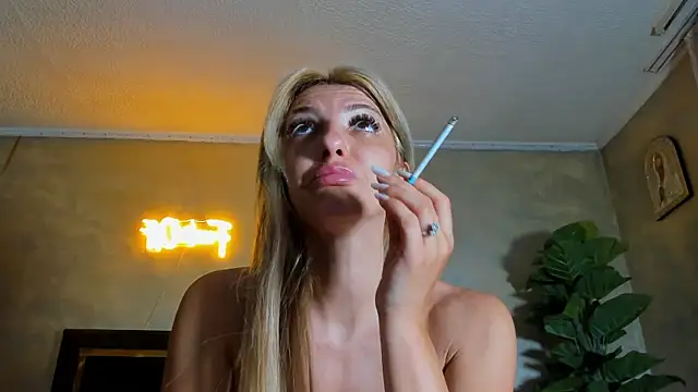 Chat soba uživo modela LannaQuinn