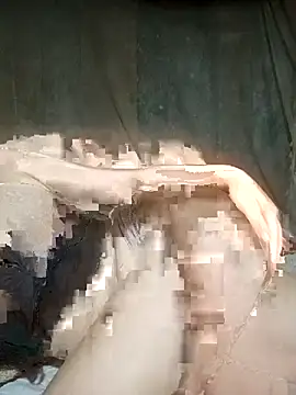 Chat soba uživo modela Momo-biki