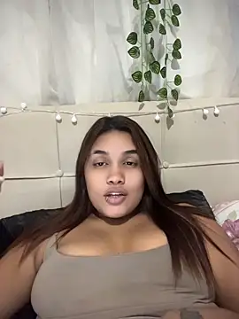 Latina_kiara Adlı Modelin Canlı Sohbet Odası