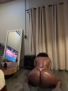Bootylexy20 Adlı Modelin Canlı Sohbet Odası