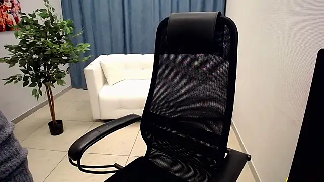 Chat soba uživo modela MONA_W