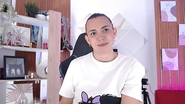 milfsecret69's Live Chat Room