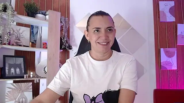 milfsecret69's Live Chat Room