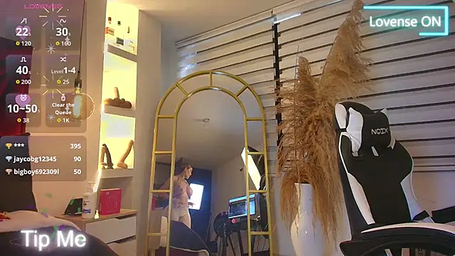 NahomiRoss' Live Chat Room