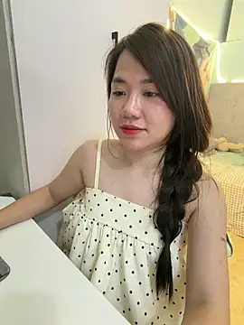 Amy8386 Adlı Modelin Canlı Sohbet Odası