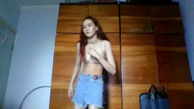 NickiKisinger Adlı Modelin Canlı Sohbet Odası