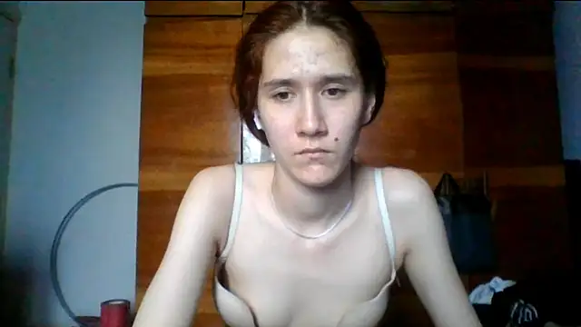 ห้องแชทสดของ NickiKisinger