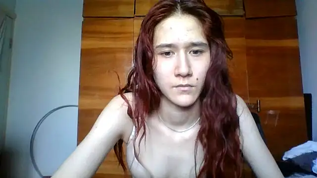 NickiKisinger Adlı Modelin Canlı Sohbet Odası