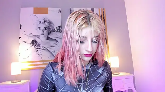 AlannaViera's Live Chat Room