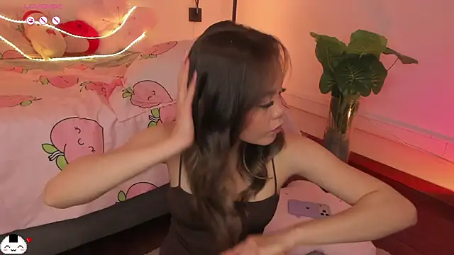 חדר צ'אט בשידור חי של Hey_lucy__