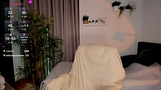 moonhelen's Live Chat Room