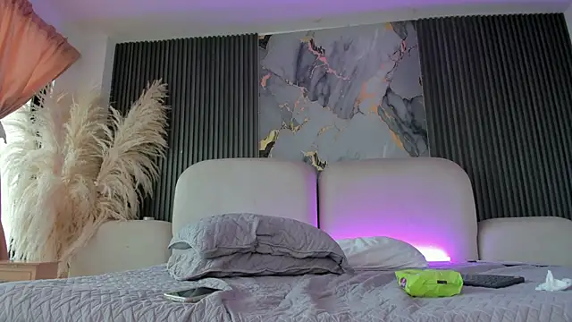 ห้องแชทสดของ CarolineFyre